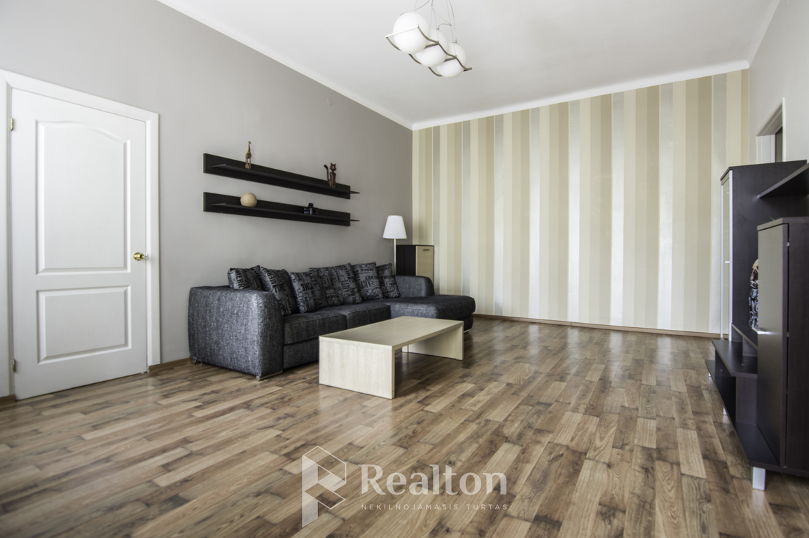 Nuomojamas erdvus 2 kambarių butas Pamėnkalnio g.-image-285864144