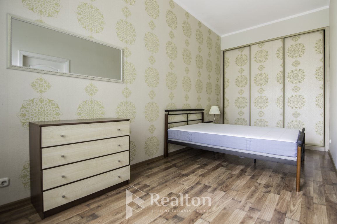 Nuomojamas erdvus 2 kambarių butas Pamėnkalnio g.-image-285864152