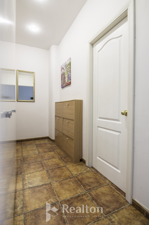 Nuomojamas erdvus 2 kambarių butas Pamėnkalnio g.-image-285864155