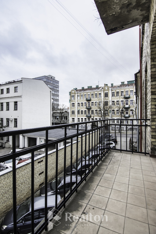 Nuomojamas erdvus 2 kambarių butas Pamėnkalnio g.-image-285864148