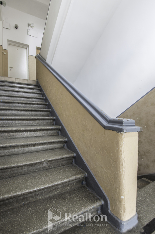 Nuomojamas erdvus 2 kambarių butas Pamėnkalnio g.-image-285864159