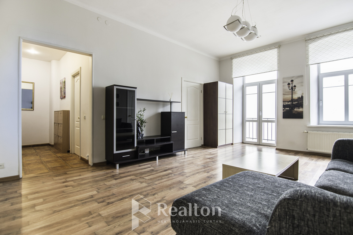 Nuomojamas erdvus 2 kambarių butas Pamėnkalnio g.-image-285864147