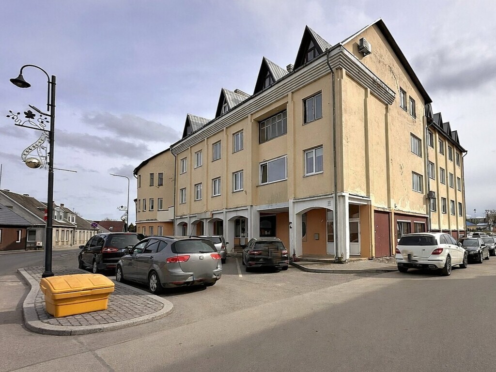 PARDUODAMOS 233.28 KV. M. KOMENCINĖS PATALPOS PASVALIO MIESTO CENTRE, BIRŽŲ G. 12