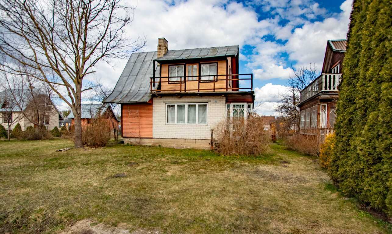 Namas, Bičiulių g., Juodlieknio k.