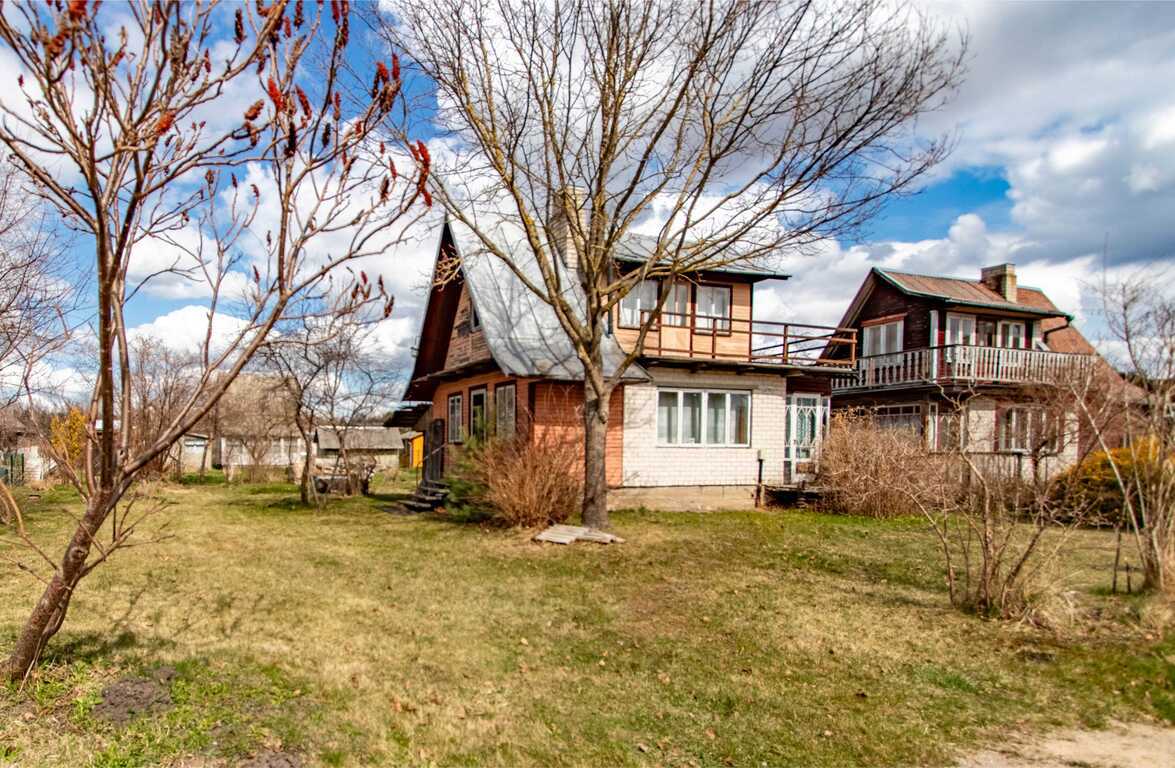 Namas, Bičiulių g., Juodlieknio k.