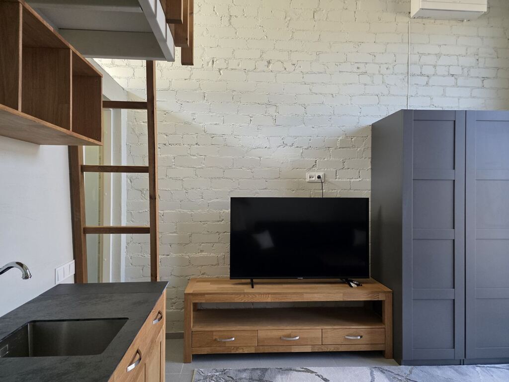 Lofto tipo būstas su atskiru įėjimu