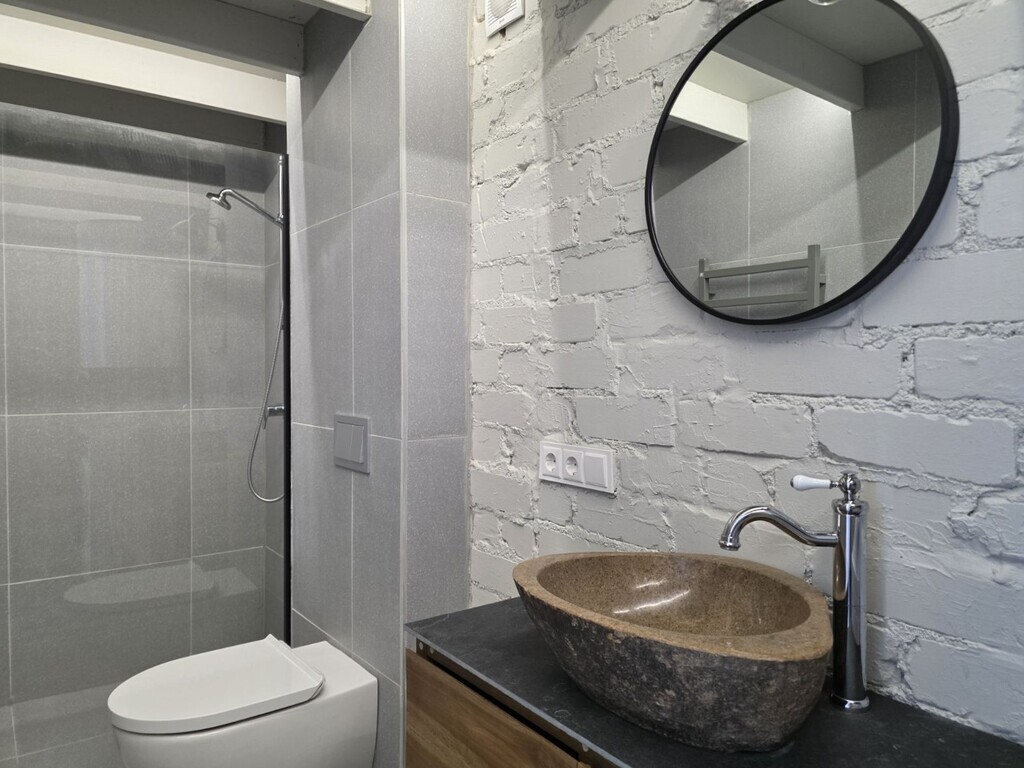 Lofto tipo būstas su atskiru įėjimu