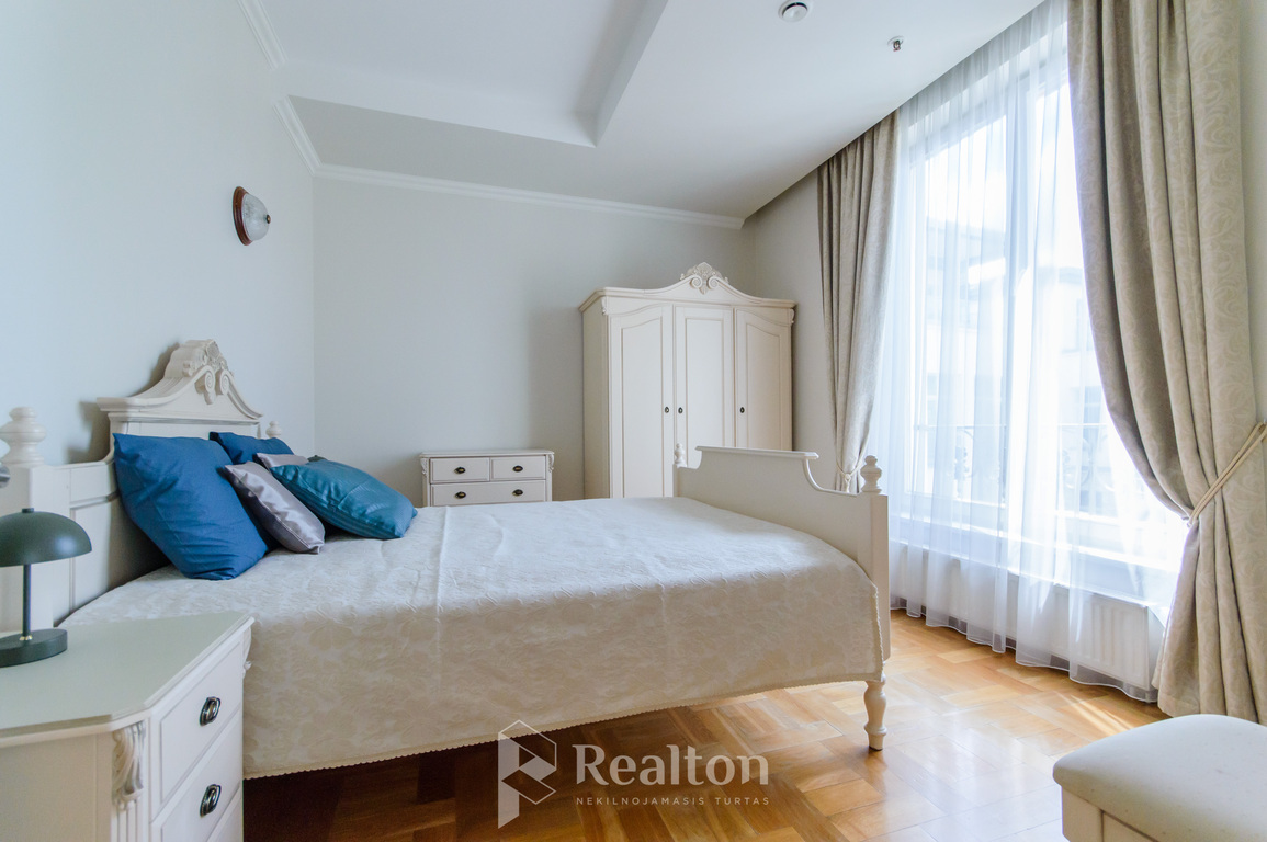 Nuomojamas butas Gedimino pr., Senamiestyje, Vilnius, 45 kv.m ploto-image-290463355
