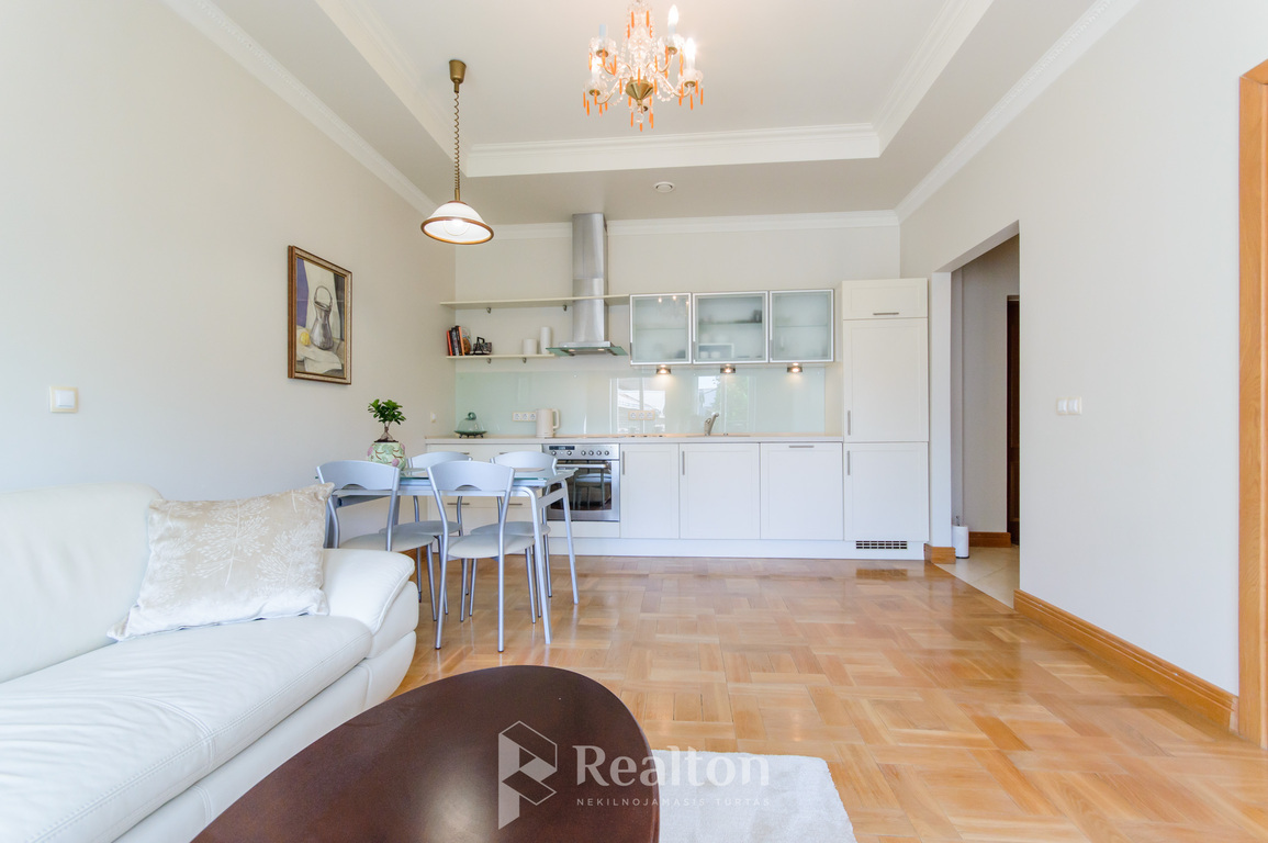 Nuomojamas butas Gedimino pr., Senamiestyje, Vilnius, 45 kv.m ploto-image-290463350