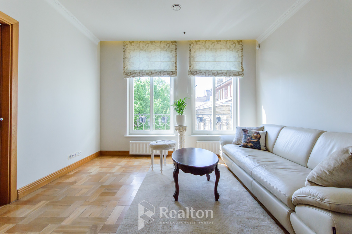 Nuomojamas butas Gedimino pr., Senamiestyje, Vilnius, 45 kv.m ploto-image-290463348