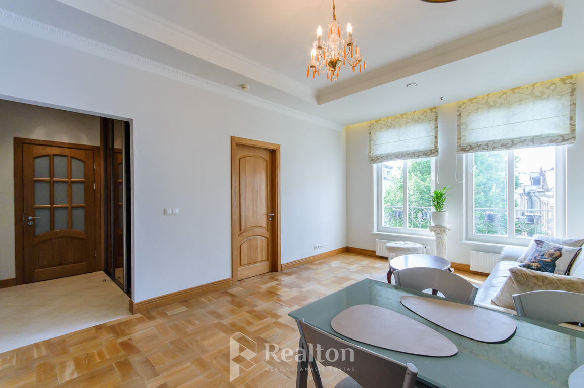 Nuomojamas butas Gedimino pr., Senamiestyje, Vilnius, 45 kv.m ploto-image-290463349