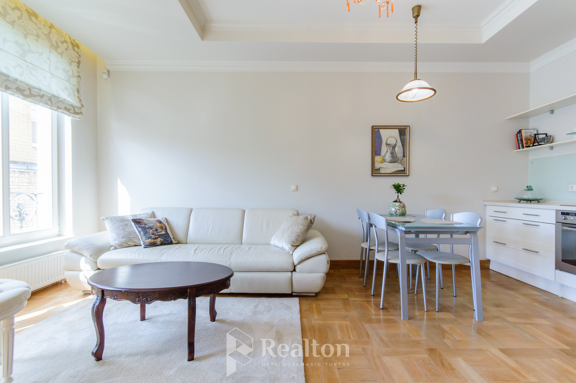 Nuomojamas butas Gedimino pr., Senamiestyje, Vilnius, 45 kv.m ploto-image-290463351