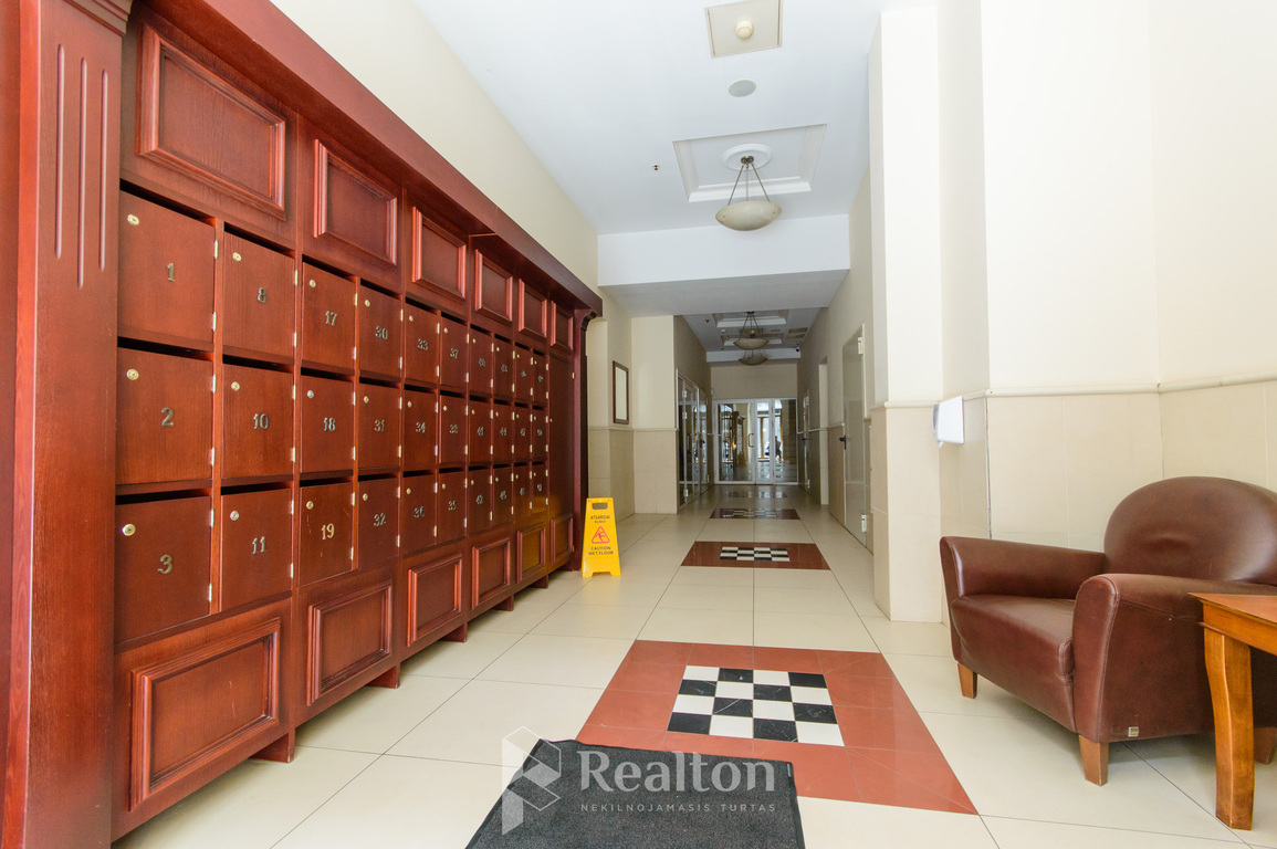 Nuomojamas butas Gedimino pr., Senamiestyje, Vilnius, 45 kv.m ploto-image-290463364