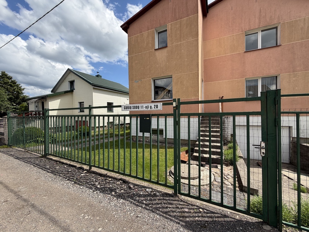 Parduodama 1/2 namo dalis su sklypo dalimi Pavilnyje, Vilniuje