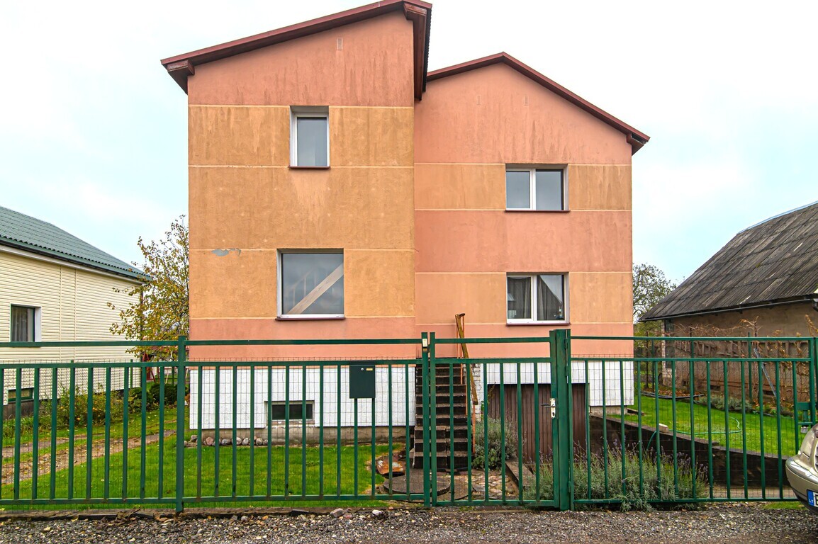 Parduodama 1/2 namo dalis su sklypo dalimi Pavilnyje, Vilniuje