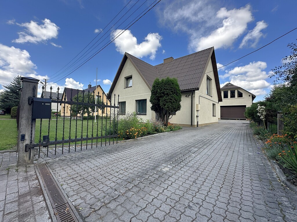 Estate photo