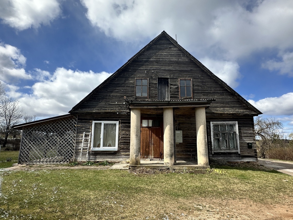 Estate photo