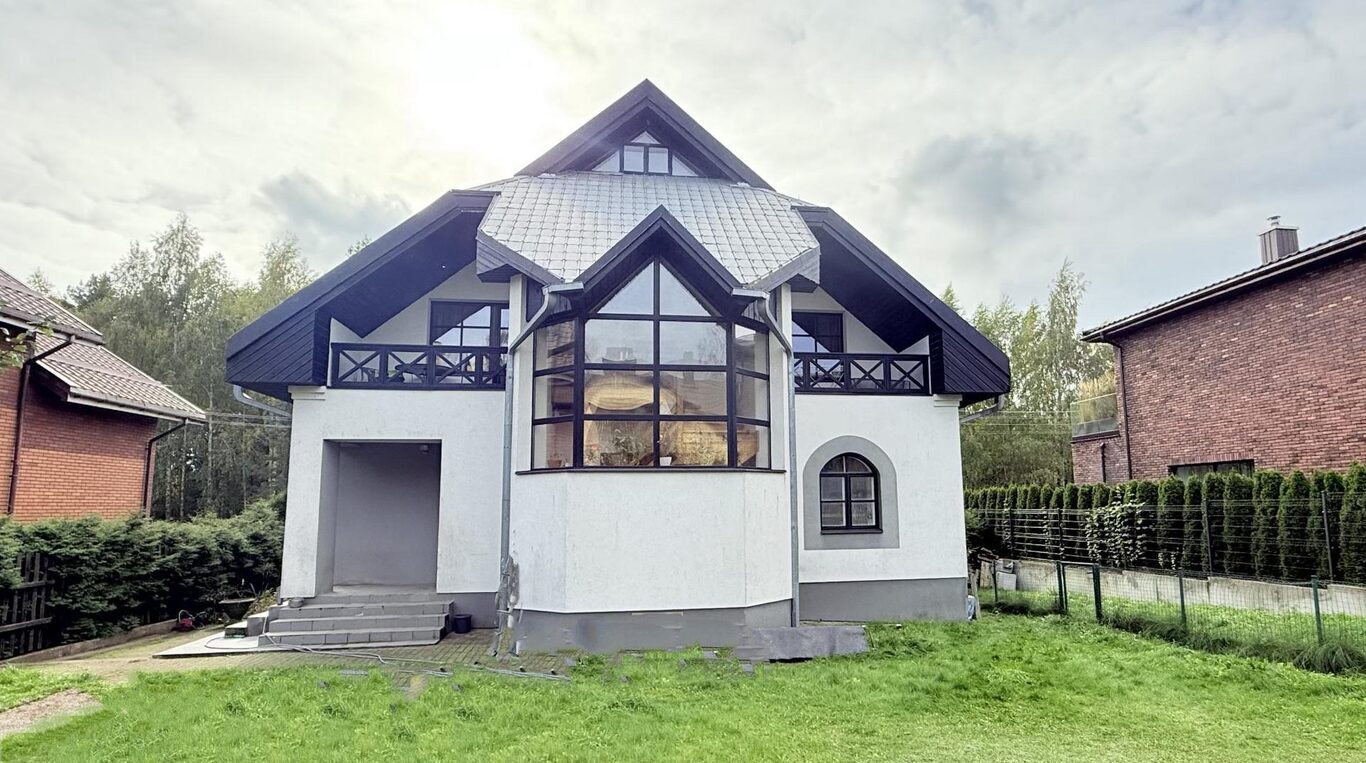 Estate photo