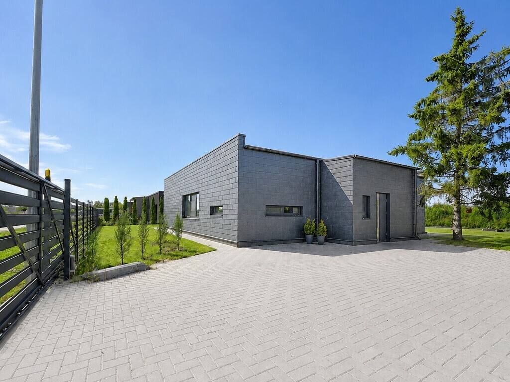 PARDUODAMAS PILNAI ĮRENGTAS MODERNUS 2020 M. STATYBOS NAMAS SU ERDVIA TERASA VYČIUOSE, PANEVĖŽIO PRIEMIESTYJE
