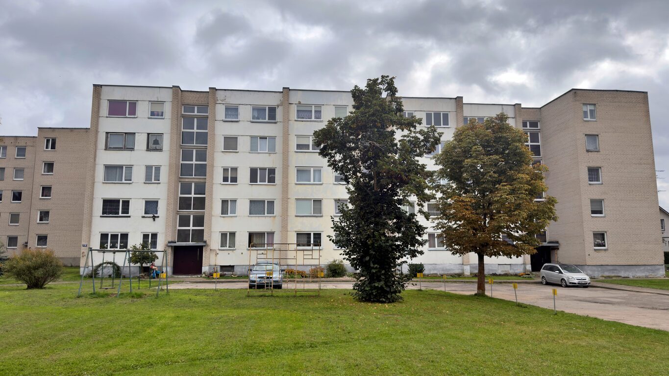 Rokiškio raj., Juodupėje, parduodamas 79.92 kv.m ploto 4 kamb. butas