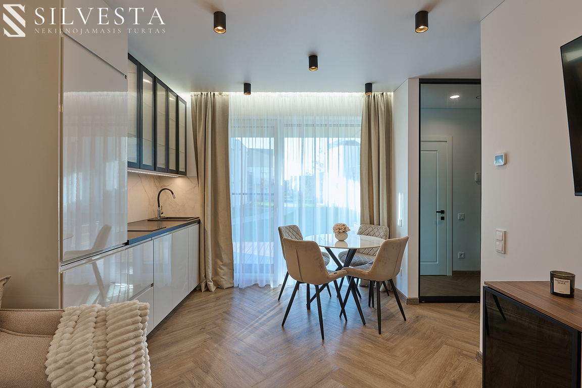 Jaukūs 3 kambarių apartamentai su vakarine terasa – poilsiui prie jūros